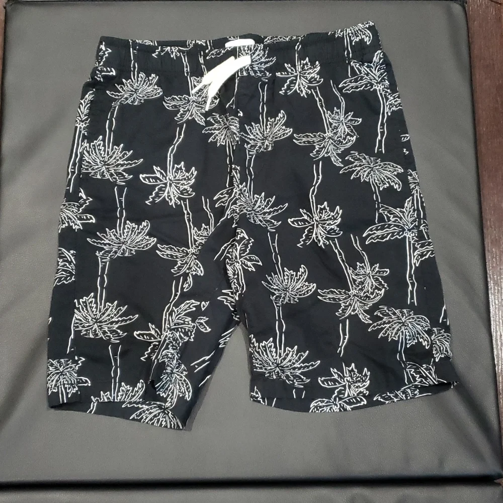 Old Navy shorts black and white size 14/16